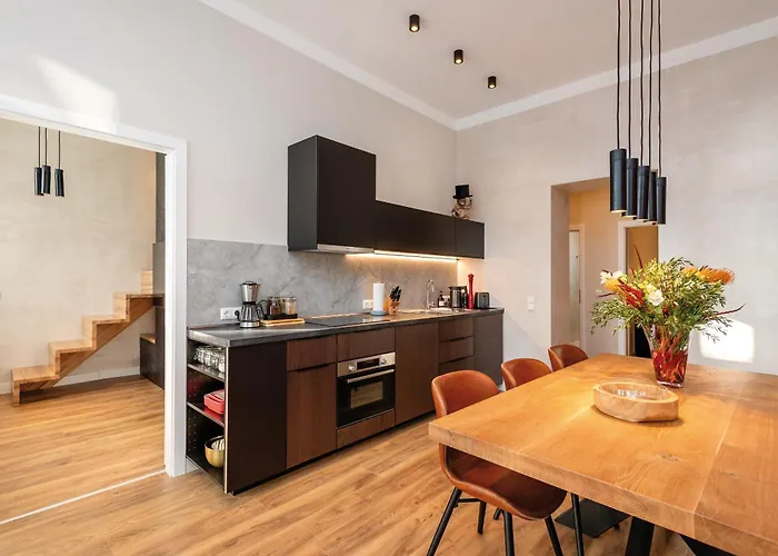 Trendy At Ostkreuz Berlin