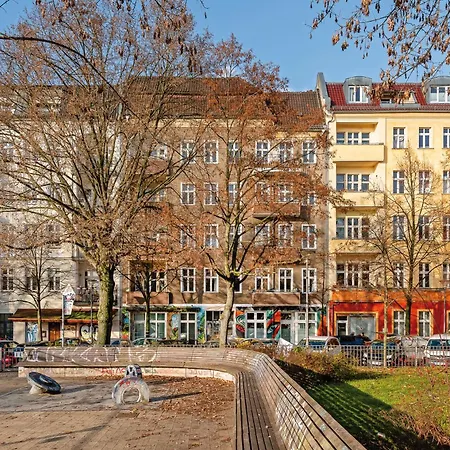 Trendy At Ostkreuz *