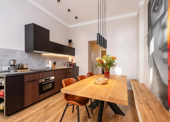 Trendy At Ostkreuz *